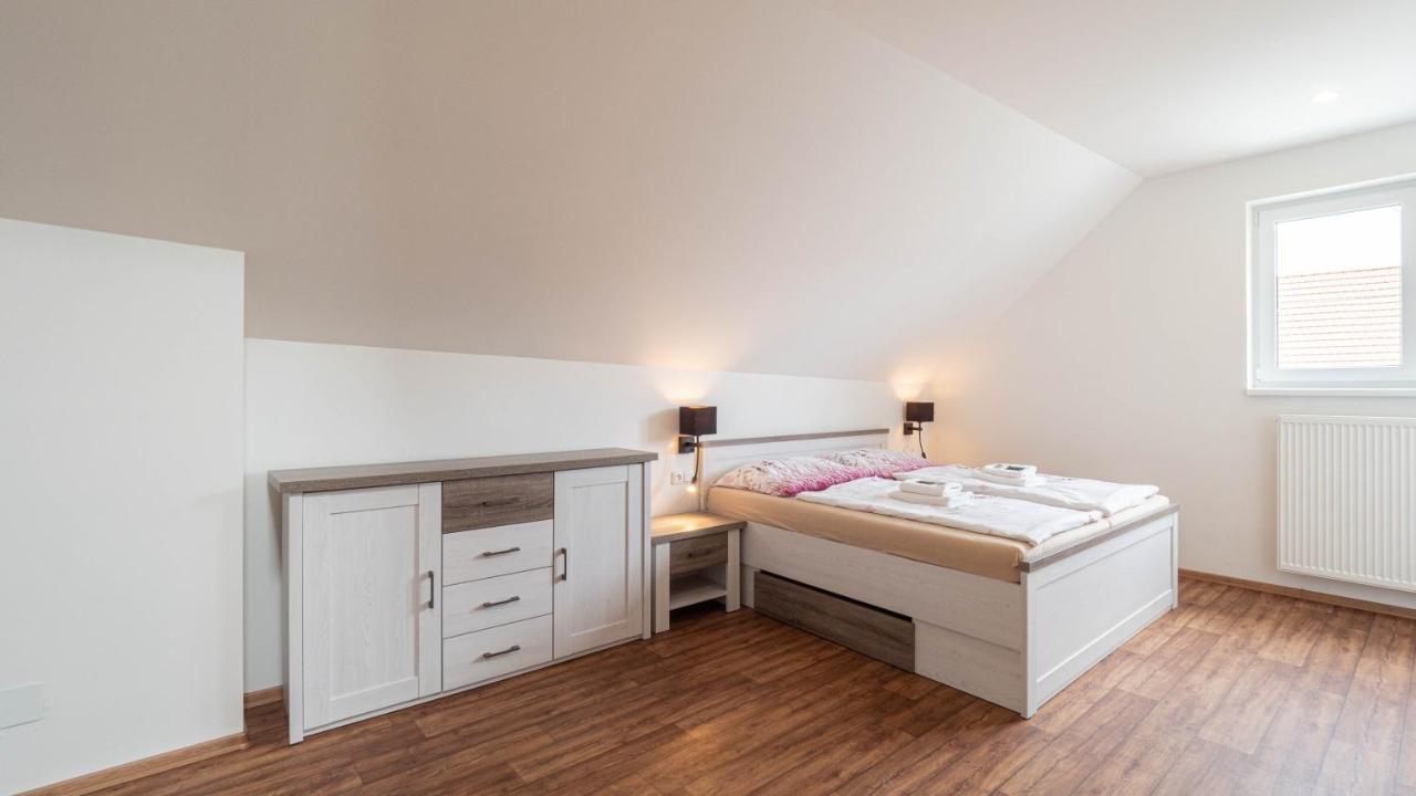 Apartmany Habanska, Cely Dum Pouzdrany エクステリア 写真
